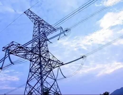 高压线与联通光缆相连,10千伏高压电进入本市宁河区一居民家中.