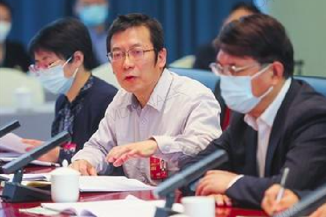 天津代表团代表继续审议政府工作报告