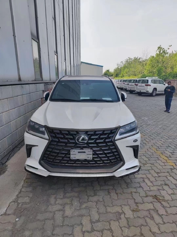 2022款黑曜雷克萨斯lx570优惠30万出售