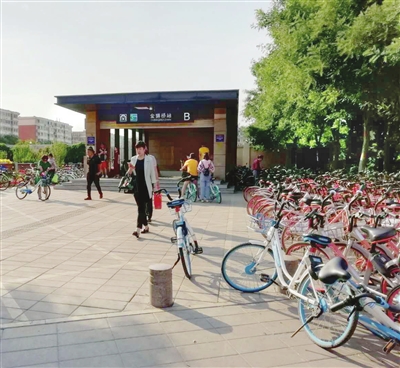 共享单车围困金狮桥地铁站图