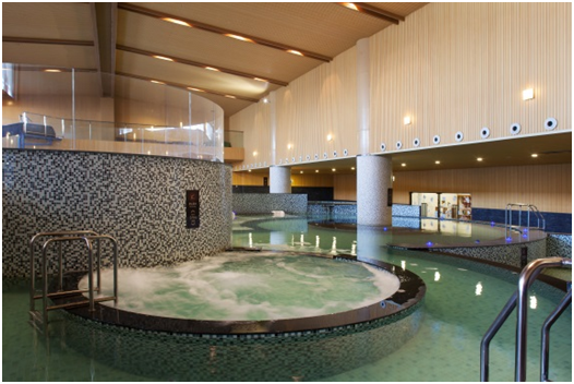 嘉佑温泉水世界恢复营业感恩最美逆行者