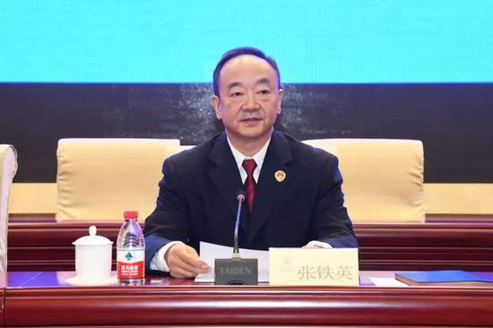 市检察院党组副书记,副检察长张铁英主持会议