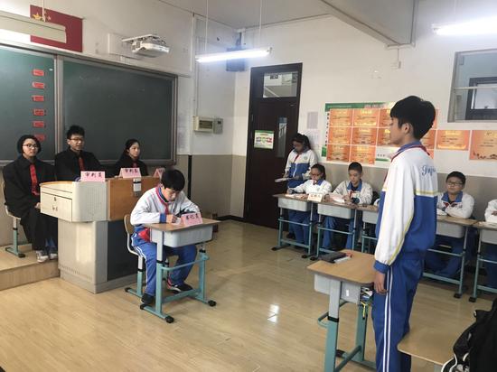 4"国家宪法日即将到来之际,和平区法院法官深入天津市第十九中学,帮助
