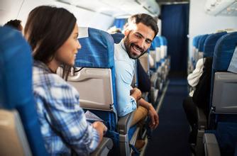 亲眼见证飞机上勾搭成的恋情