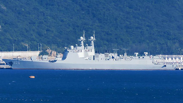 网传新型052d级神盾舰174舰175舰现身海南