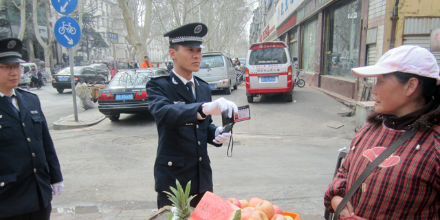 城管被杀——除了点蜡烛，我们还能说点什么？ 
