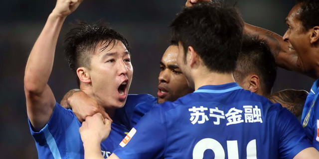 任航两球苏宁2-0申花登榜首