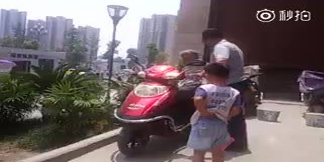 今日关注：遂宁联福小区男子殴打老人
