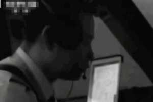 川航迫降航班陆空通话录音：3U8633 成都叫你