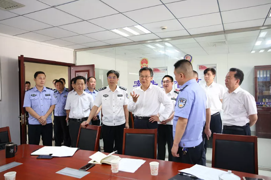 李殿勋在岳阳市公安局调研