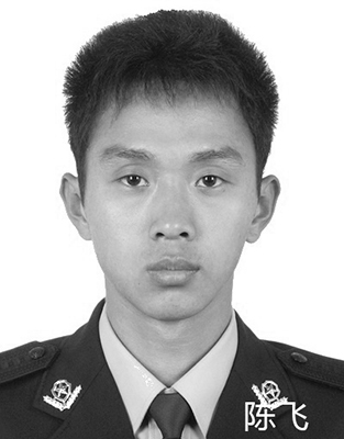 交警车祸殉职 女儿：爸爸再也不用站岗了