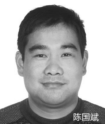 交警车祸殉职 女儿：爸爸再也不用站岗了