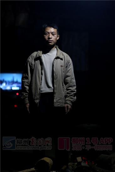 34岁的贾正标和他两个弟弟都是单身汉