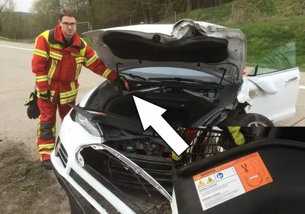 特斯拉Model S车祸成德国消防队教材