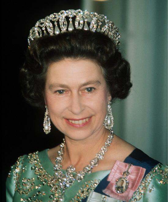 英国女王戴的奢华皇冠美呆够开收藏馆图