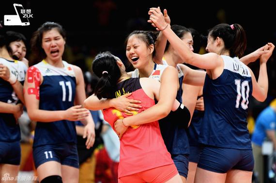 中国女排惊天逆转战胜东道主巴西
