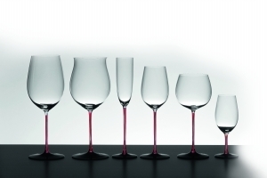 Riedel纯手工烧制的“Sommeliers Black Series”系列水晶杯