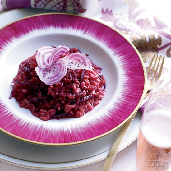 桃红香槟不只可以在餐前饮用，也非常适合搭配正餐