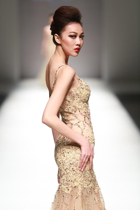 模特演绎LACHARRI