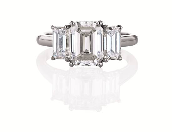 DE BEERS CLASSIC TRIO祖母绿切割钻戒