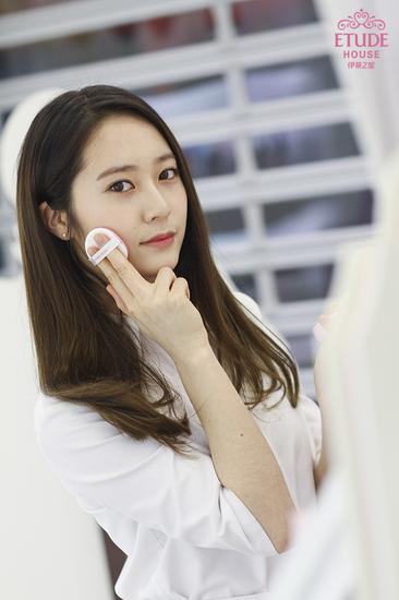 李宝娜神秘现身etudehouse伊蒂之屋沪上门店