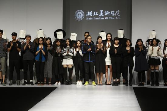 湖北美院服装艺术设计作品展示现场