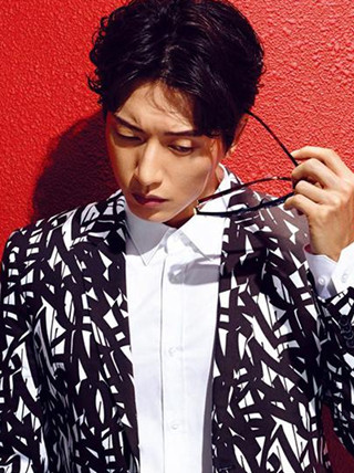 朴海镇中分卷发 释放暖男魅力