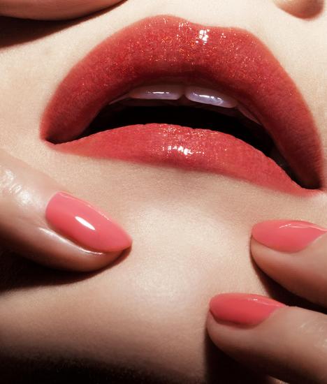 ysl圣罗兰推出全新"叛逆裸唇"纯色唇釉系列