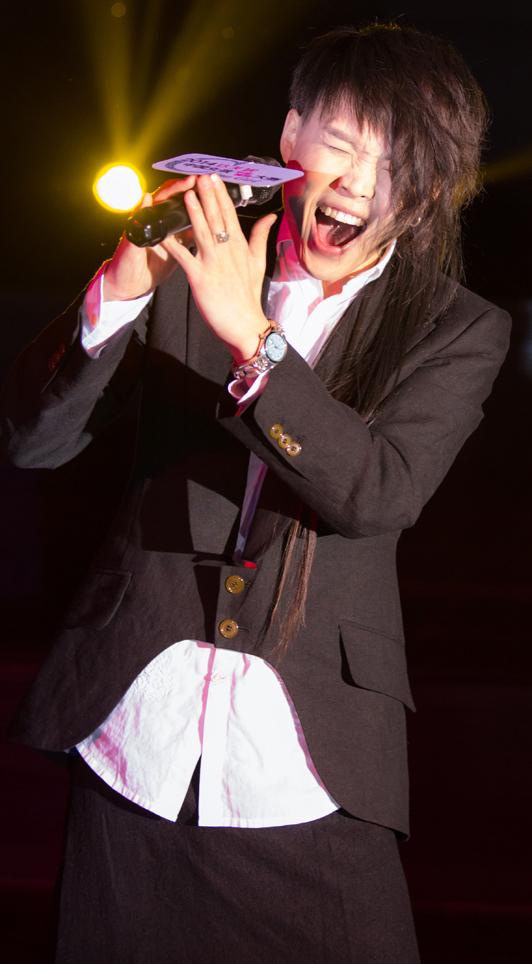 张玮为启动仪式倾情献唱