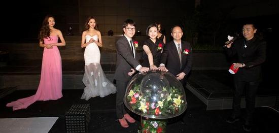 领导及嘉宾宣布“中国女孩”大赛正式启动