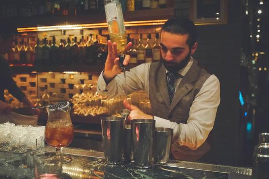 女主姓唐是调酒师 总裁的私有宝贝讲的什么