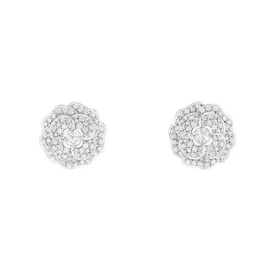 CHANEL高级珠宝“Bouton de Camelia”系列耳环，白18K金镶嵌钻石