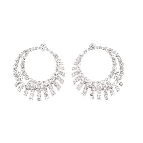 CHANEL高级珠宝“Franges Swing”系列耳环，白18K金镶嵌钻石
