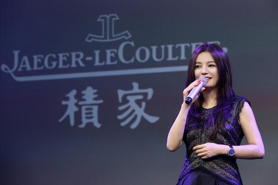 2013年，积家品牌大使赵薇佩戴Rendez-Vous Celestial约会系列星空腕表亮相上海电影节期间积家举行的公益拍卖晚宴