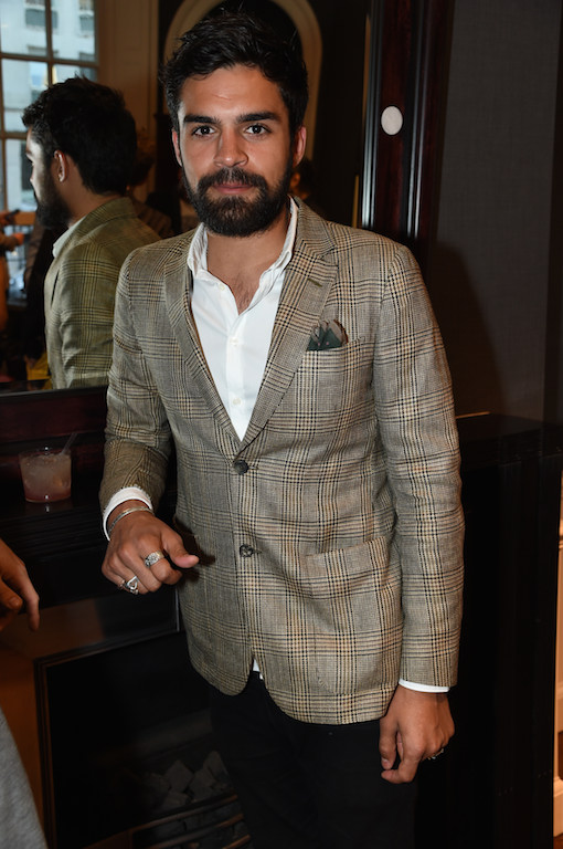 英国演员sean teale身穿dunhill