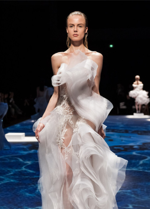 "lan yu水魅"高定婚纱现场高清图:兰玉用纱传达水的摇曳