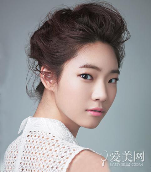 韩式发型3高耸蓬松盘发