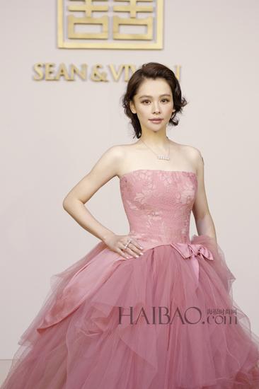 盘点穿王微微Vera Wang婚纱的新娘们|婚纱|王薇薇|名流_新浪时尚_新浪网