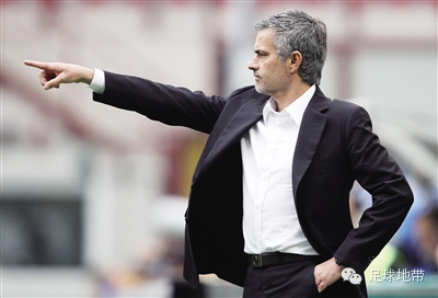 足球地带:前锋在防守中的作用