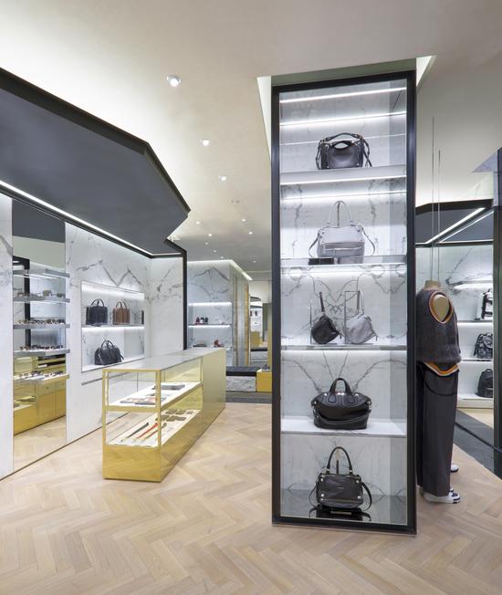 那英出席纪梵希开业