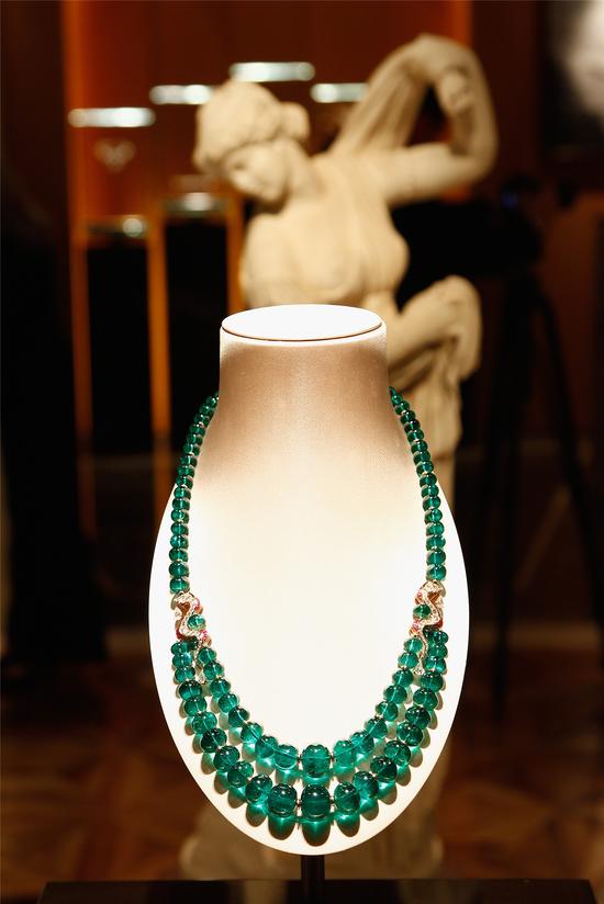 朱丽叶·比诺什亮相宝格丽巴黎古董双年展开幕酒会