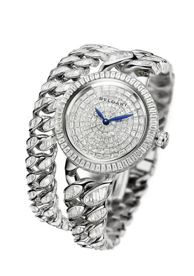 导语:巴黎古董双年展还在继续,各大品牌除了推出的璀璨宝石珠宝之外