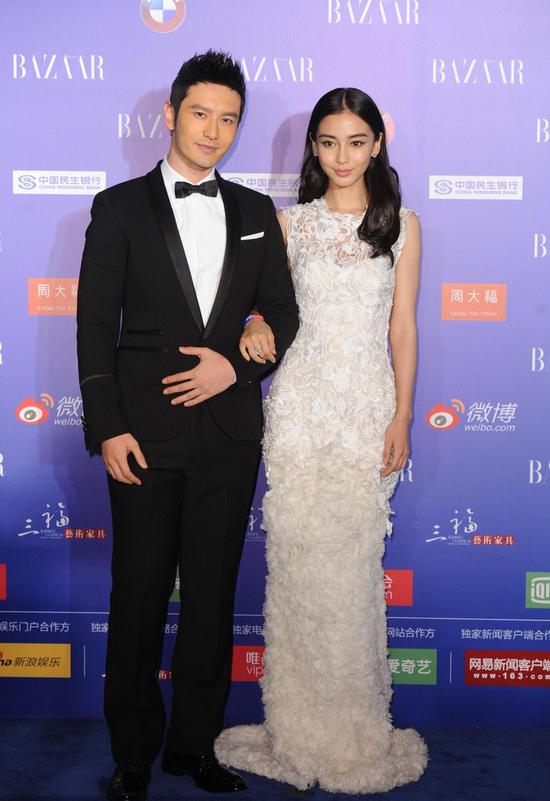黄晓明与baby挽手亮相红毯