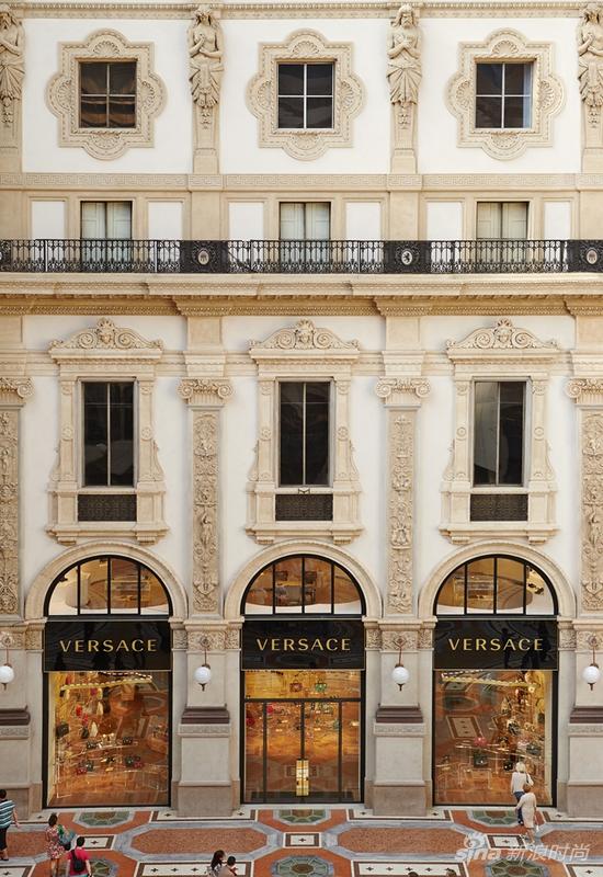 versace精品店全新versace专门店座落于米兰独特的历史