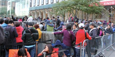 年年新iPhone岁岁老黄牛：不体面的华人抢购者