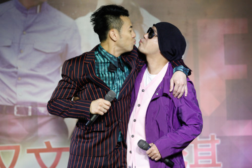 梁汉文发专辑谢霆锋力挺微笑祝福锋菲恋