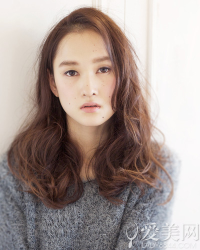 鹅蛋脸女生发型推荐微卷内扣甜美修颜