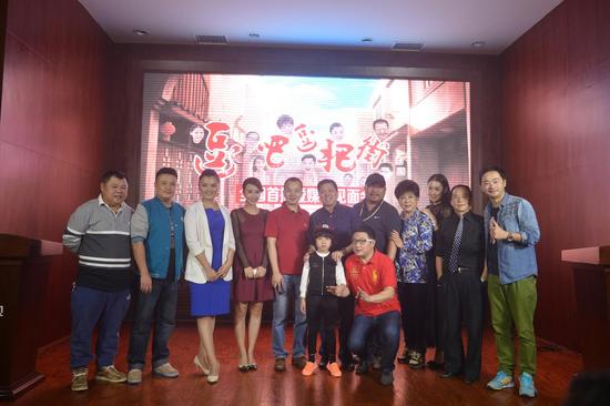 10月25日中午11:30将在湖南经视火热开播,日前,导演黄鹤和主演们在