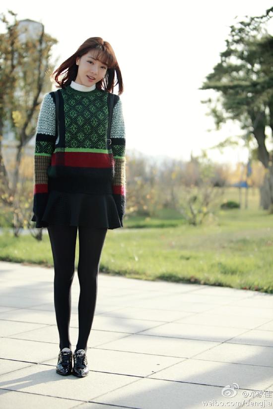 邓家佳晒时尚造型自嘲被叫村姑靠演技