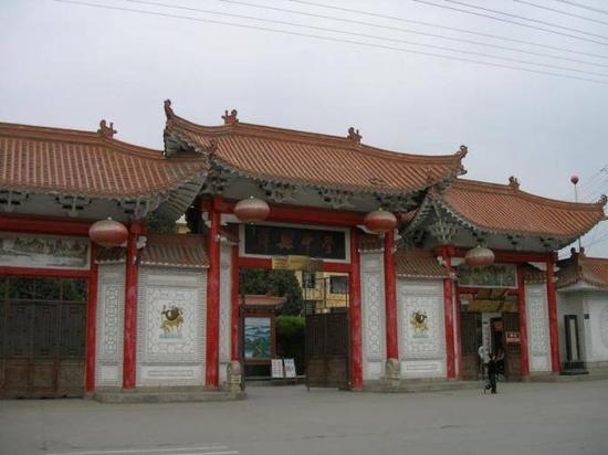 "变态"班规 学生上厕所有限制